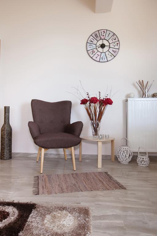 Petra Thea Apartment Kalamata Eksteriør billede