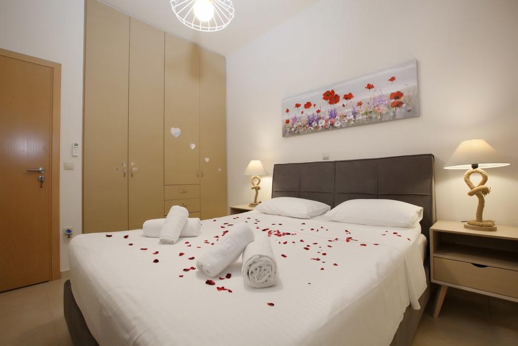 Petra Thea Apartment Kalamata Eksteriør billede