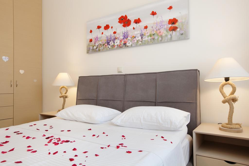 Petra Thea Apartment Kalamata Eksteriør billede