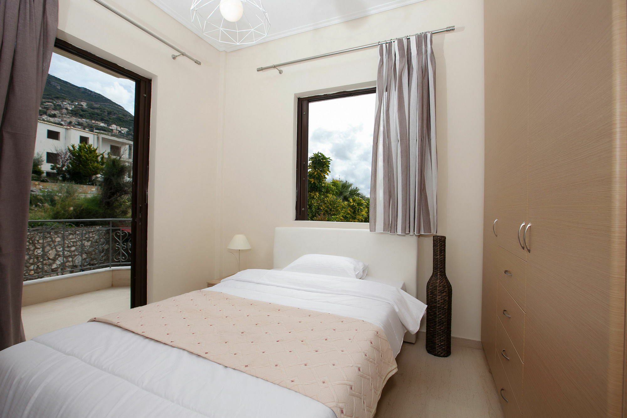 Petra Thea Apartment Kalamata Eksteriør billede